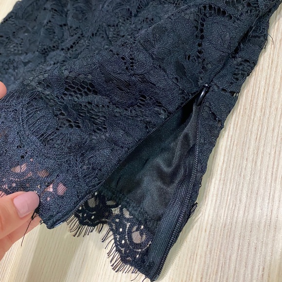 SOLD ‼️LACE CROPPED TOP 🖤 - Picture 2 of 3